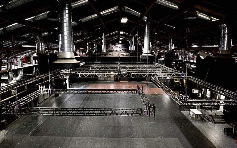 Die riesige Studio-Halle