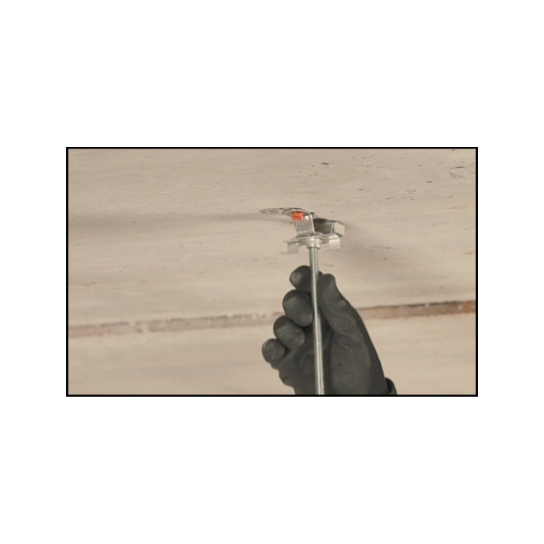 Accessoire clouable FORCE ONE avec écrou M8 pour tige filetée (50 ) CELO