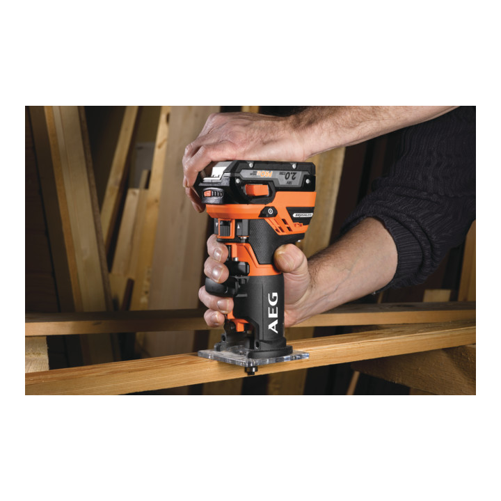 AEG Akku-Kantenfräse BOF18BL-0 18V Solo-Version inkl. Führungsschiene im Karton