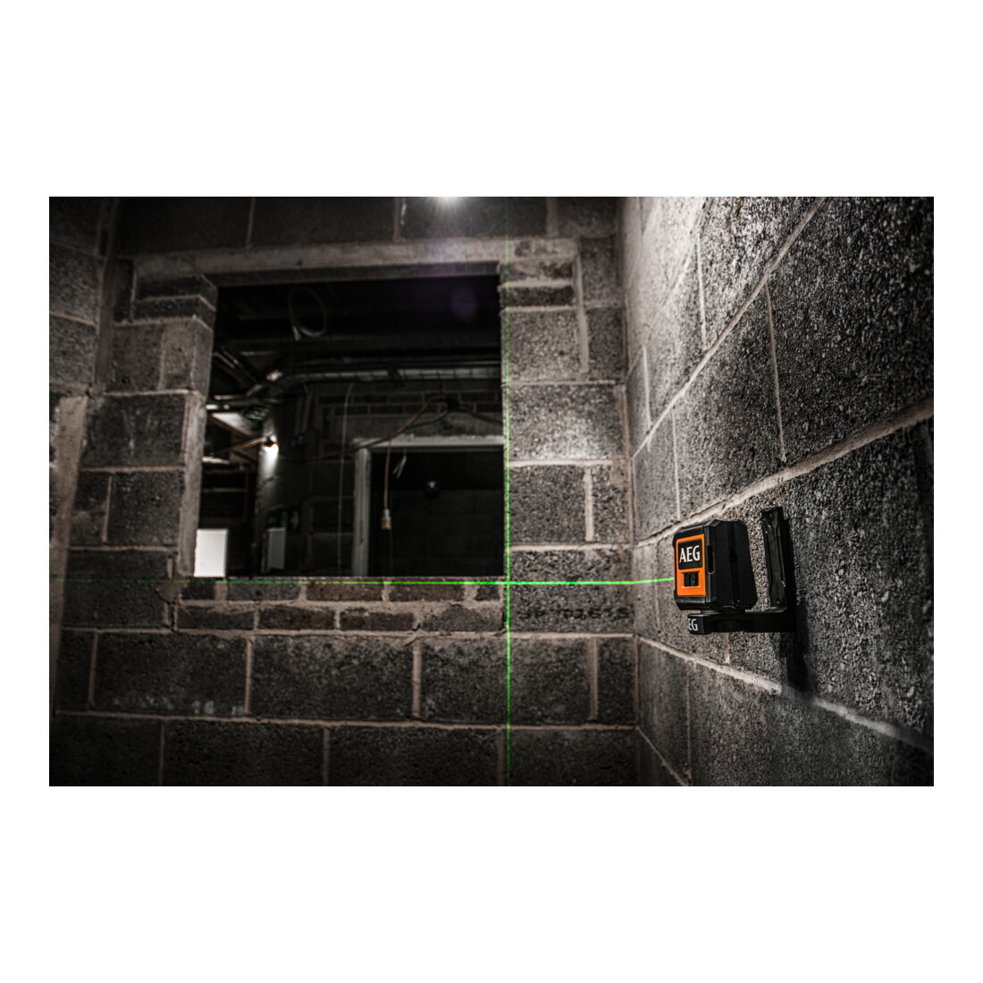 AEG Laser a linee incrociate CLG2-20B, 20 m, verde, con borsa, 2x batterie AA, supporto a parete (magnetico), cinghia in velcro