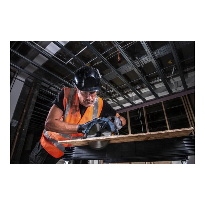 AEG Handcirkelzaag 1200 watt KS12-1 incl. 2 m kabel, afzuigaansluiting in kartonnen doos