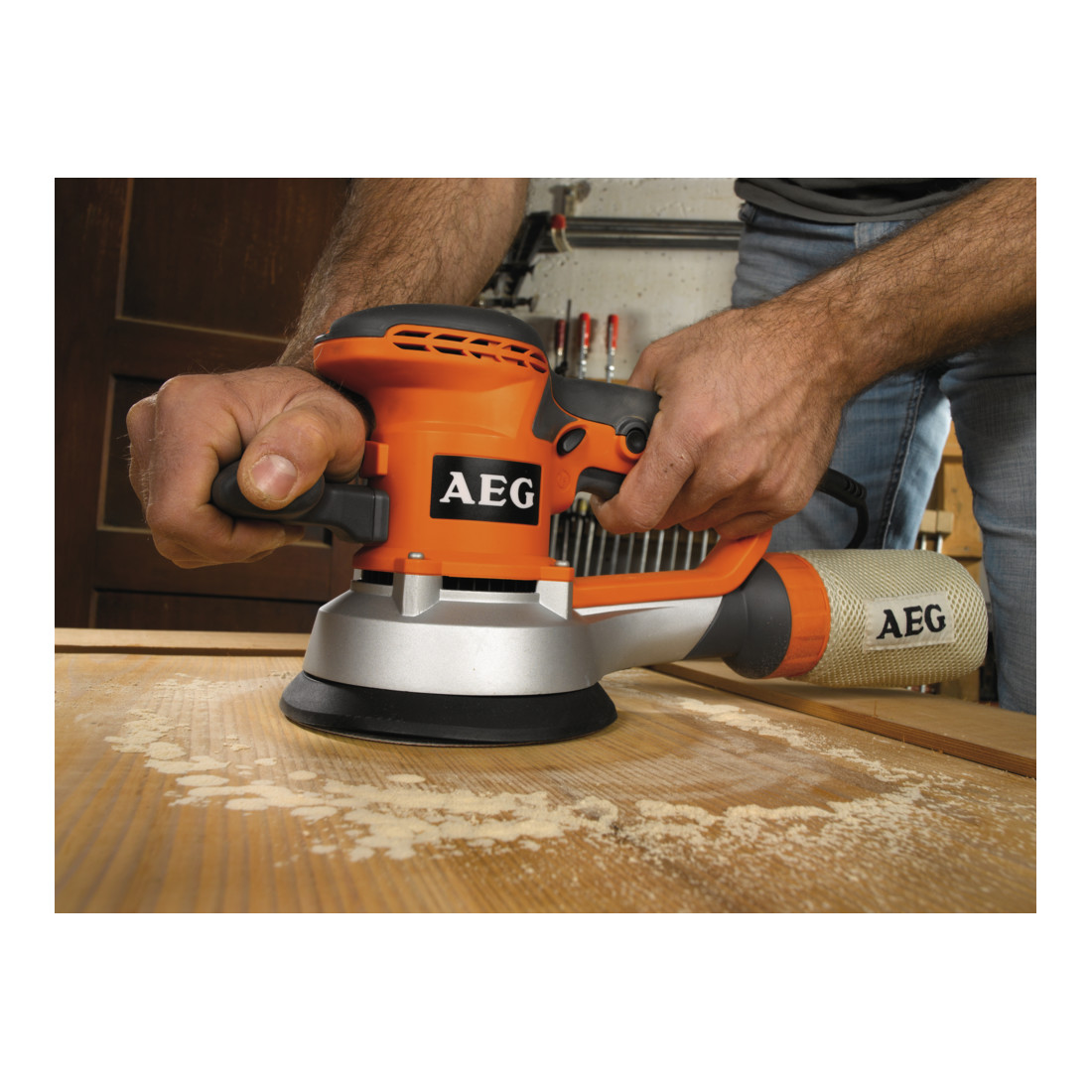 AEG Ponceuse excentrique, Type: EX150ES