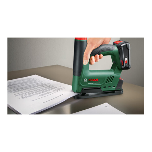 Agrafeuse sans fil UniversalTacker 18V-14 Bosch avec 1 000 agrafes et une entretoise en papier