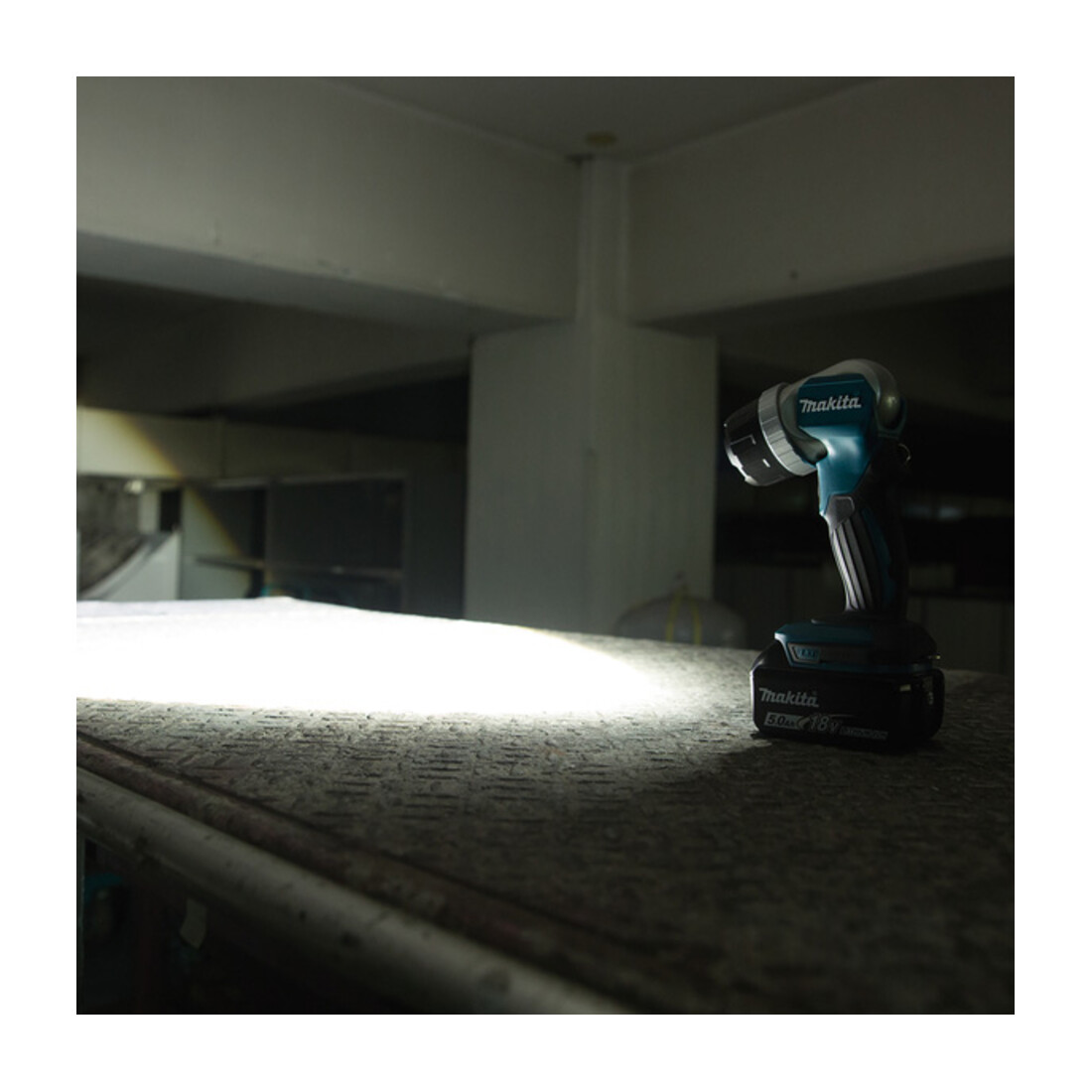 Akku-Lampe 18V DEADML808