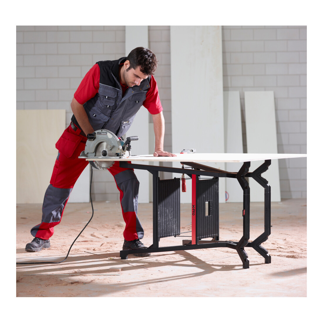 Altrex X-Pro® Stufenstehleiter und Werkbank