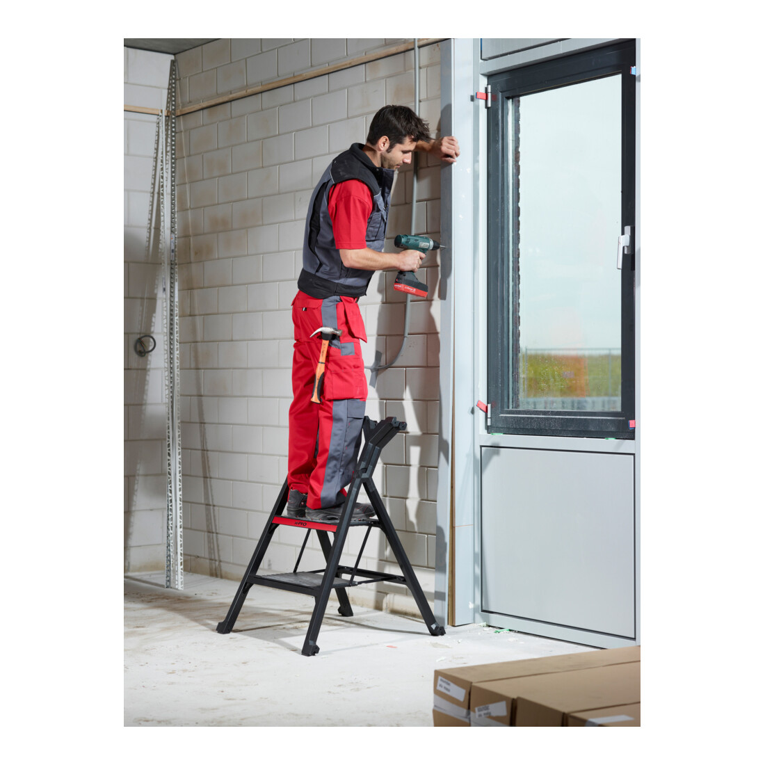Altrex X-Pro® Stufenstehleiter und Werkbank