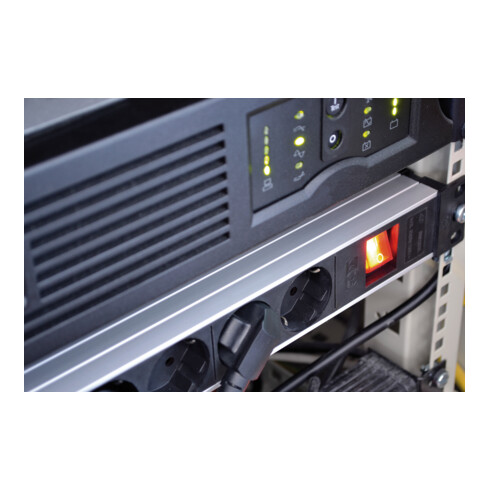 Alu-Line 19" Steckdosenleiste für Schaltschränke 8-fach schwarz/silber 2m H05VV-F 3G1,5 mit Schalter