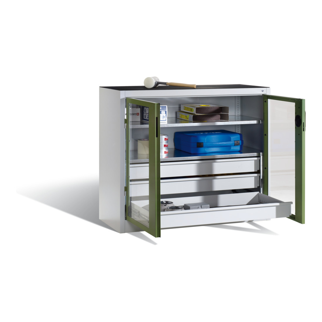 Armoire à outils C+P, portes battantes à fenêtre transparente, 2 tablettes, 3 tiroirs, H1000xL1200xP500mm Façade vert réséda Corps gris clair