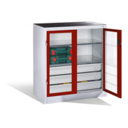Armoire à outils C+P, portes battantes à fenêtre transparente, 2 tablettes, 3 tiroirs, H1000xL930xP500mm Façade rouge rubis Corps gris clair-1
