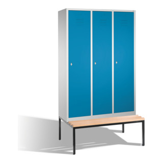 C+P Vestiaire Classic avec banc, 3 compartiments, H2090×I1200×P500/815mm façade bleu clair corps gris clair
