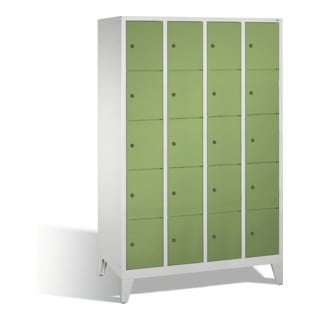 C+P Armoire à casiers Classic sur pieds, 20 casiers, H1850×I1190×P500 mm, façade vert réséda, corps gris clair