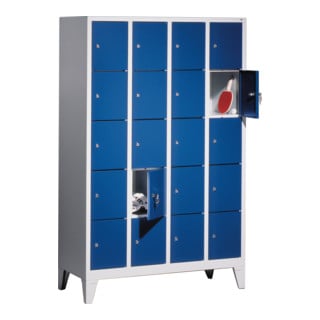 C+P Armoire à casiers Classic sur pieds, 20 casiers, H1850×I1190×P500 mm, façade bleu gentiane, corps gris clair