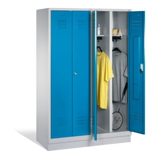 C+P Double broche Classic sur socle, 4 compartiments, H1800×I1190×P500mm Face bleu clair Corps gris clair