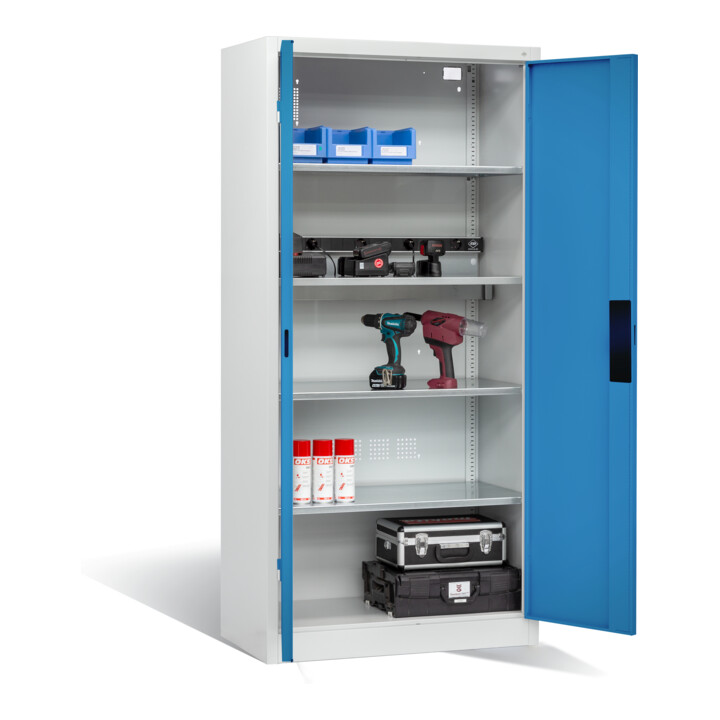 Armoire pour batteries C+P pour 5 outils éléctriques, H 1 950 x l 930 x P 500 mm, bleu clair/gris clair