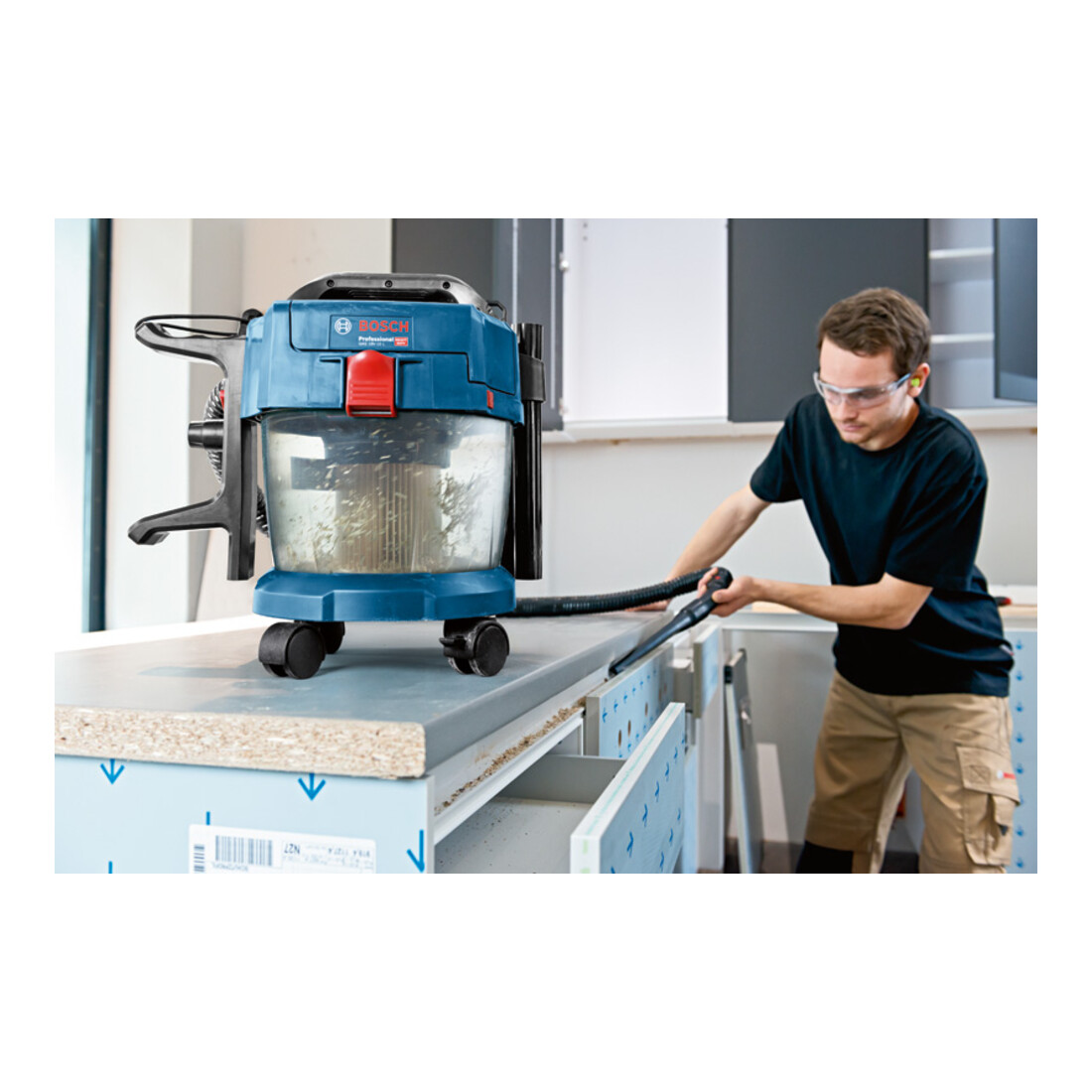 Aspirateur sans fil Bosch GAS 18V-10 L version Solo avec adaptateur pour outil électrique
