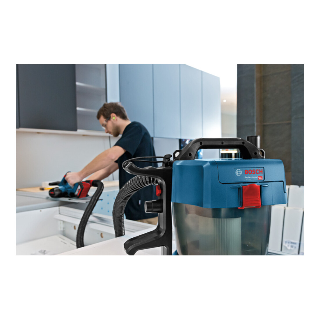 Aspirateur sans fil Bosch GAS 18V-10 L version Solo avec adaptateur pour outil électrique
