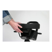 Assis-debout STIER avec châssis en acier noir, hauteur d'assise 645-825 mm, assise en PU-4
