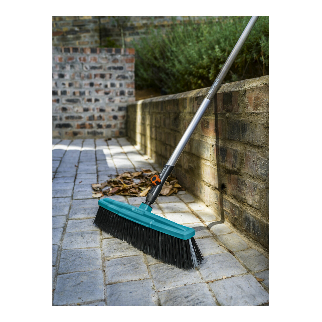 Balai de rue combisystem GARDENA - Action