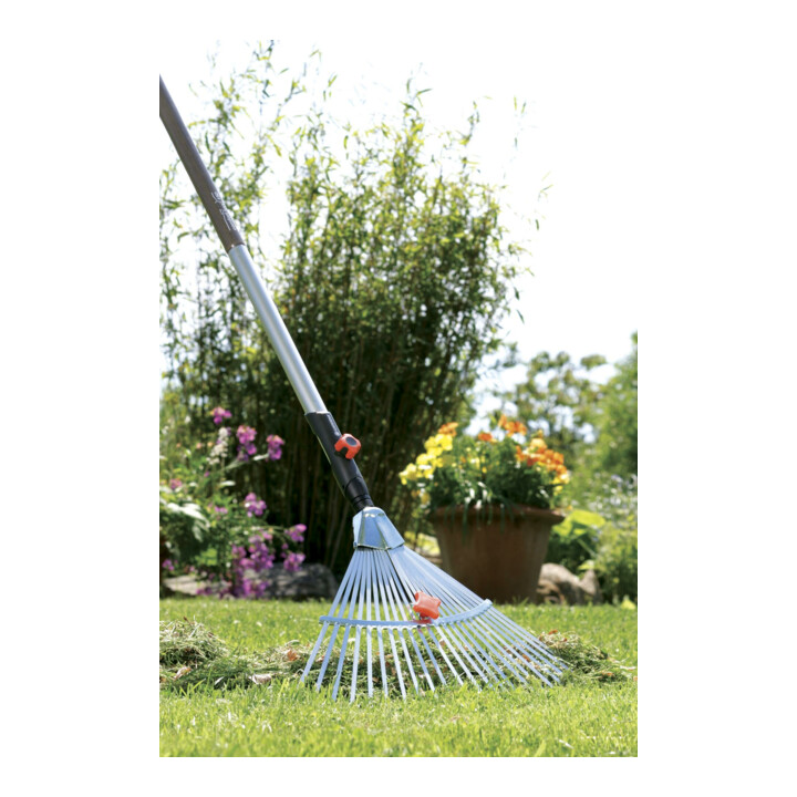 Balai réglable combisystem GARDENA, largeur 30 - 50 cm