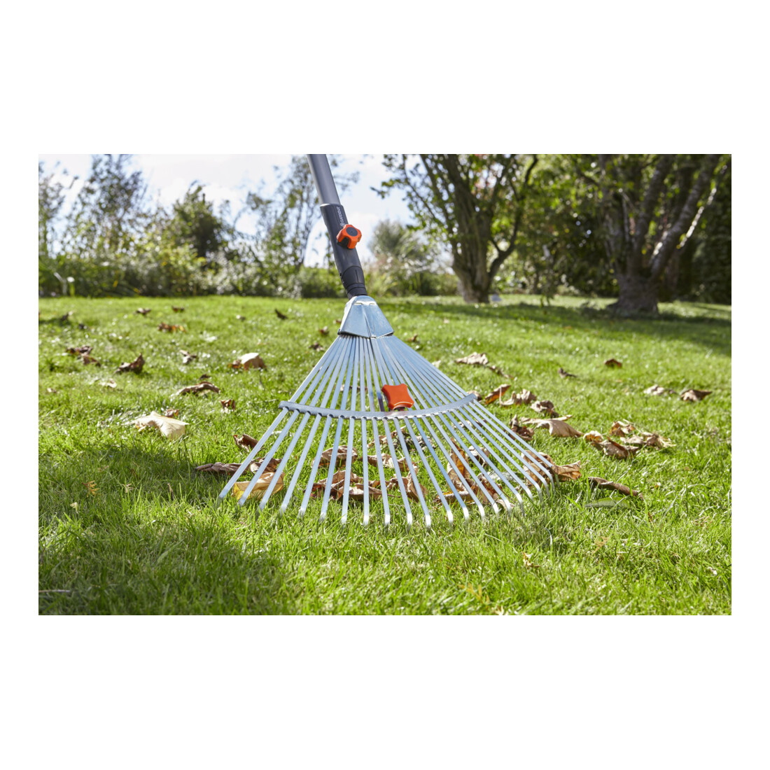 Balai réglable combisystem GARDENA, largeur 30 - 50 cm