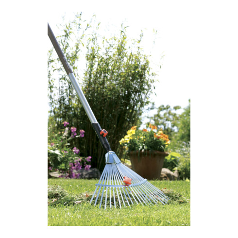Balai réglable combisystem GARDENA, largeur 30 - 50 cm