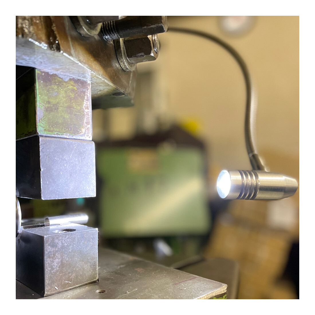 Bauer + Böcker Lampe de travail LED projecteur 90° 28 mm dimmable
