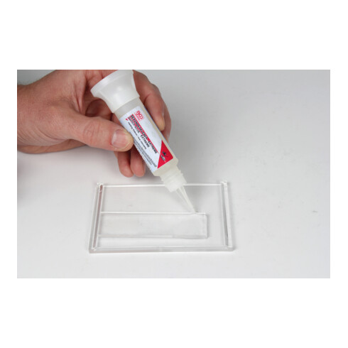 BGS Colle instantanée viscosité moyenne flacon à pied 25 g
