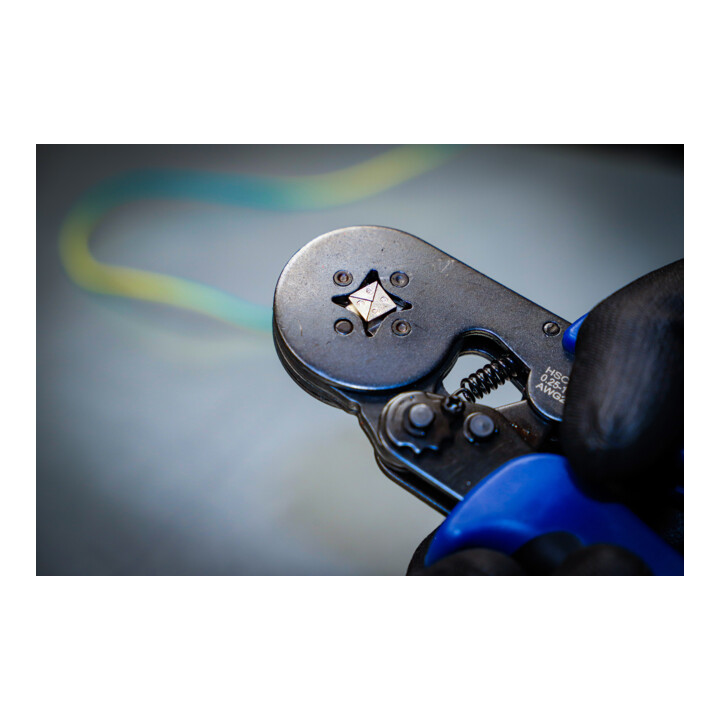 BGS Pince à sertir pour cosses de conducteurs de 0,25 à 10 mm² avec assortiment de cosses de conducteurs de 0,5 - 10 mm²