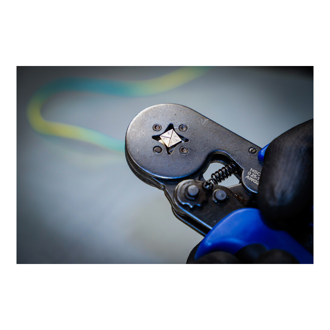 BGS Pince à sertir pour cosses de conducteurs de 0,25 à 10 mm² avec assortiment de cosses de conducteurs de 0,5 - 10 mm²