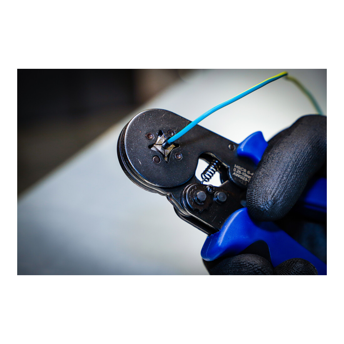 BGS Pince à sertir pour cosses de conducteurs de 0,25 à 10 mm² avec assortiment de cosses de conducteurs de 0,5 - 10 mm²