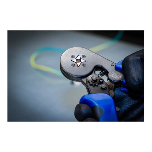 BGS Pince à sertir pour cosses de conducteurs de 0,25 à 10 mm² avec assortiment de cosses de conducteurs de 0,5 - 10 mm²