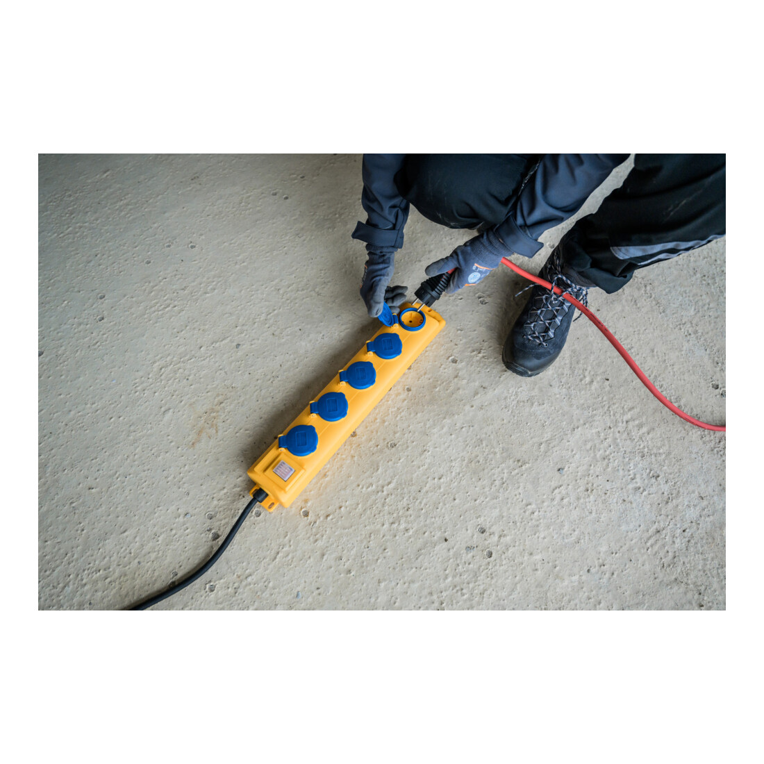 Bloc multiprise Super-Solid SL 554 DE IP54 5 prises jaune/bleu 2m H07RN-F3G1,5 avec interrupteur