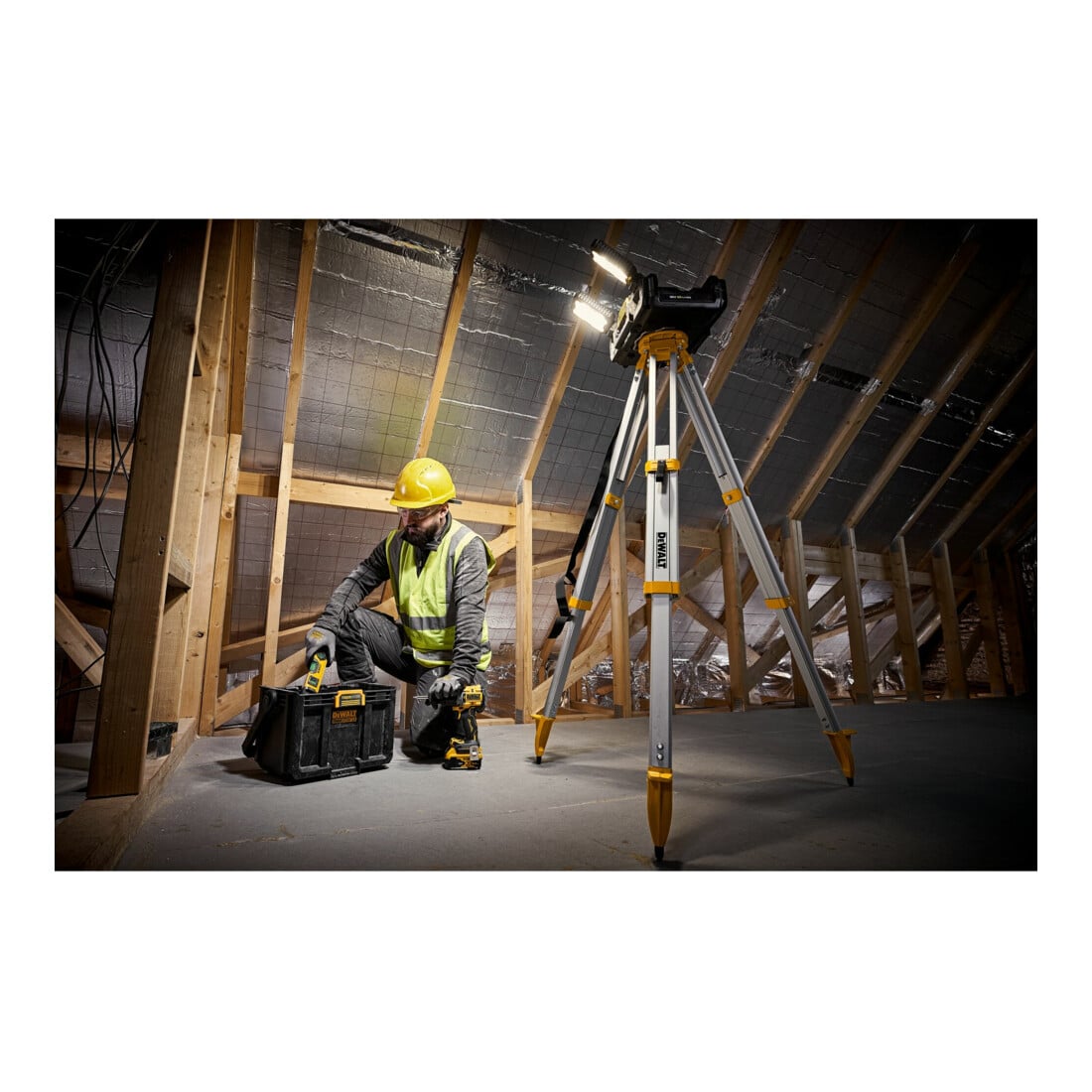 Boîte à outils ToughSystem DEWALT avec lampes