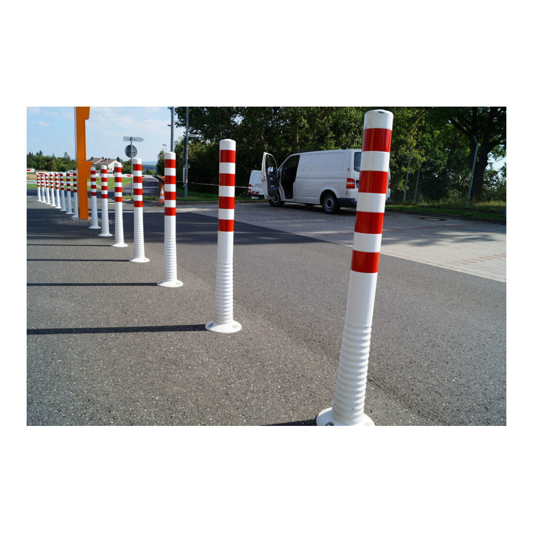 Borne de blocage en polyuréthane blanc/rouge Diam. 80 mm avec plaque de fixation H. 1000 mm