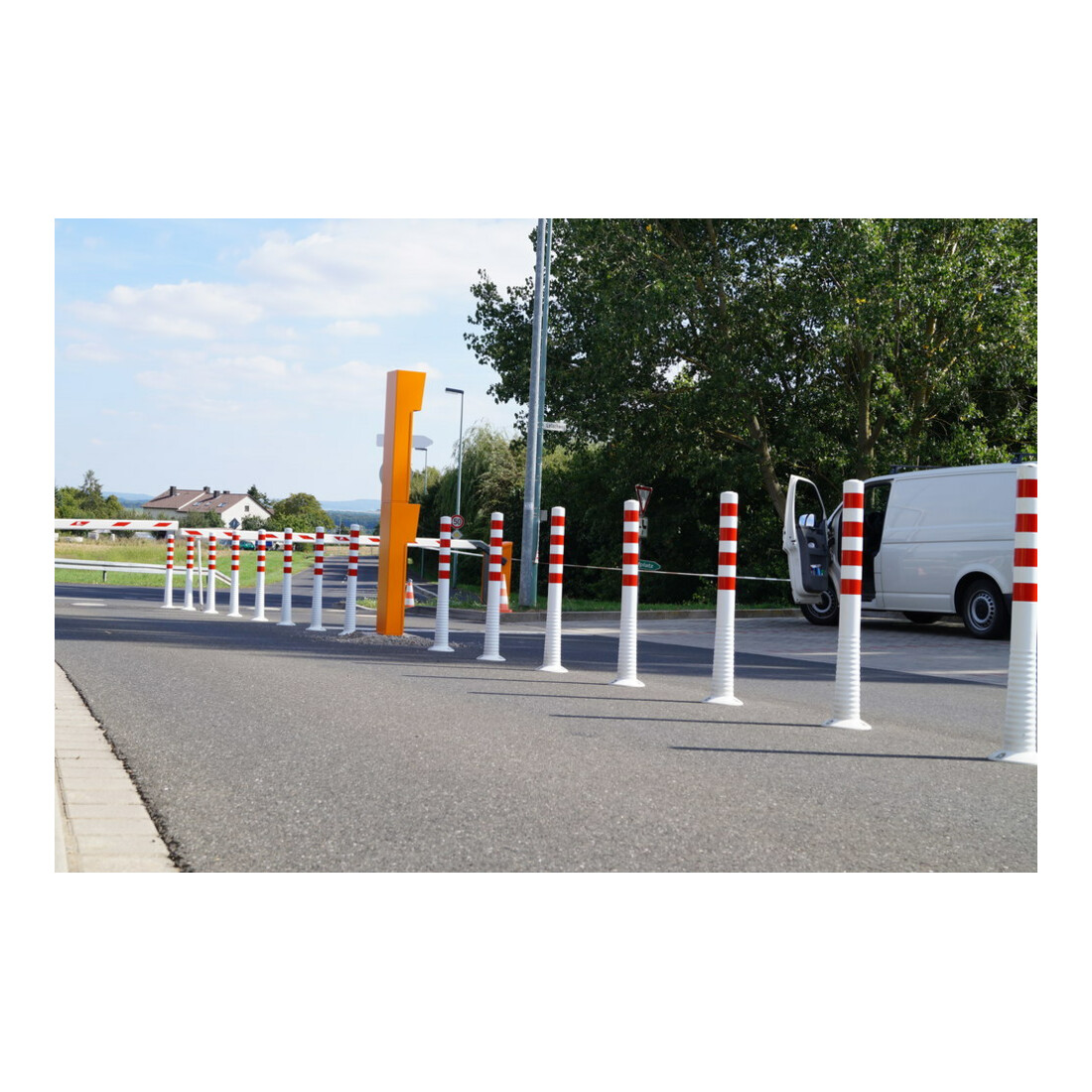 Borne de blocage en polyuréthane blanc/rouge Diam. 80 mm avec plaque de fixation H. 1000 mm