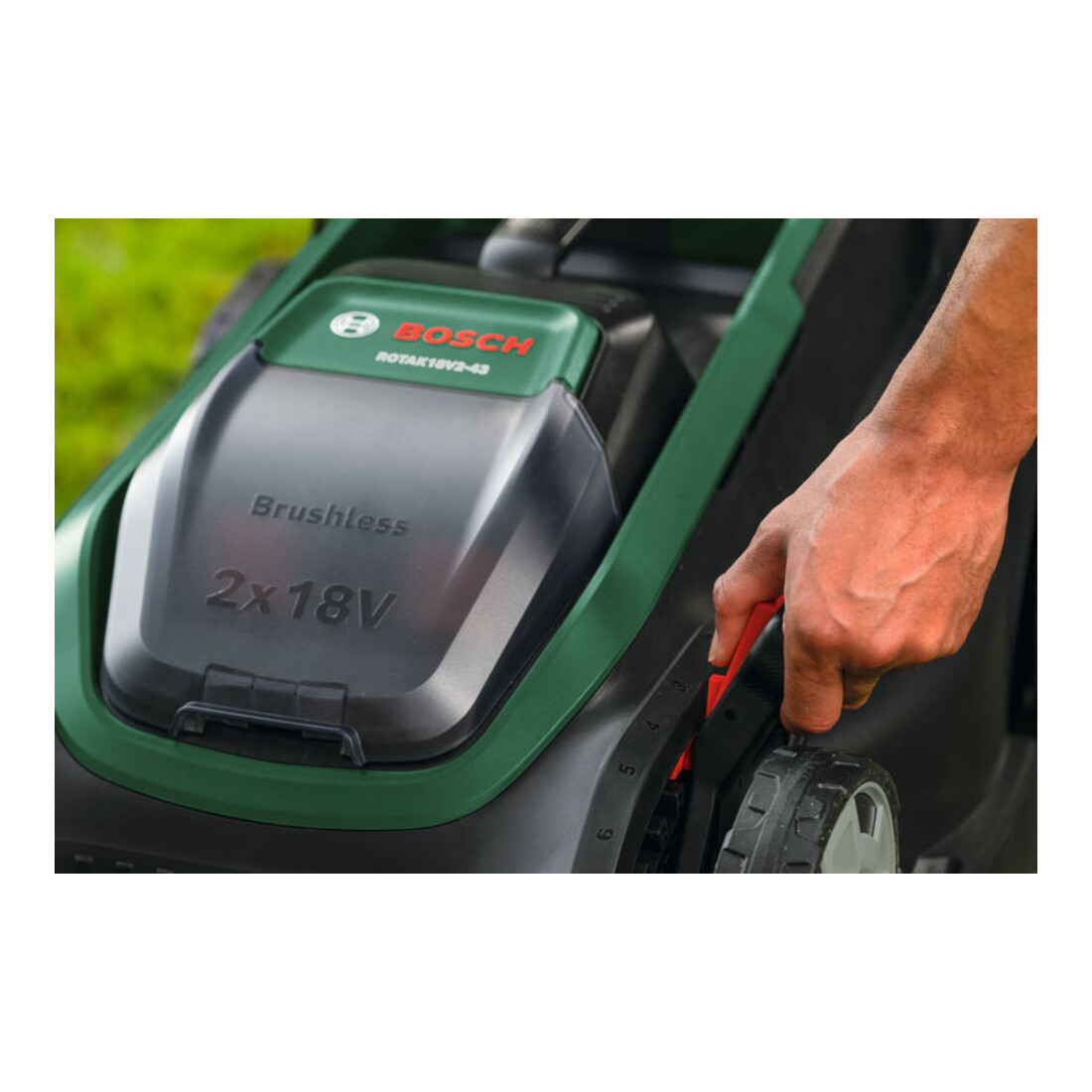 Bosch Accu-grasmaaier ROTAK18V2-43