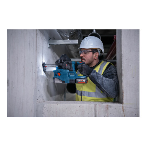 Bosch Akku-Bohrhammer mit SDS plus GBH 18V-22, 2x Akku GBA 18V4.0Ah/L-BOXX, Ringbürst.