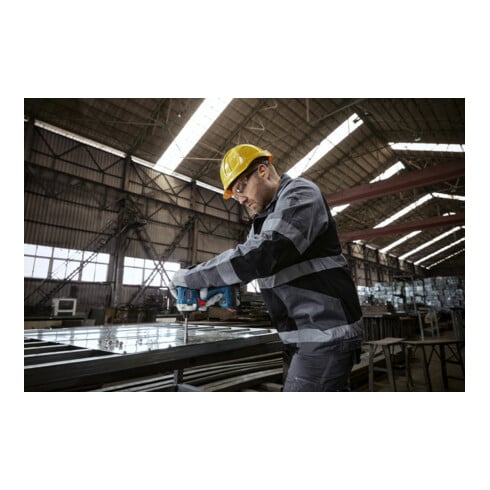 Bosch Akku-Drehschlagschrauber GDR 18V-215 mit 2 x Akku GBA 18V 4.0Ah, L-BOXX 136