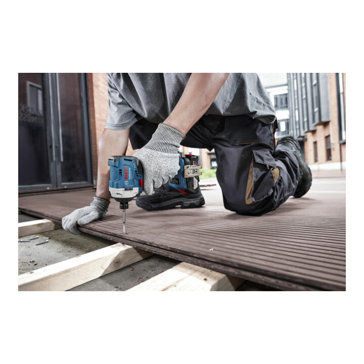 Bosch Akku-Drehschlagschrauber GDR 18V-215 mit 2 x Akku GBA 18V 4.0Ah, L-BOXX 136