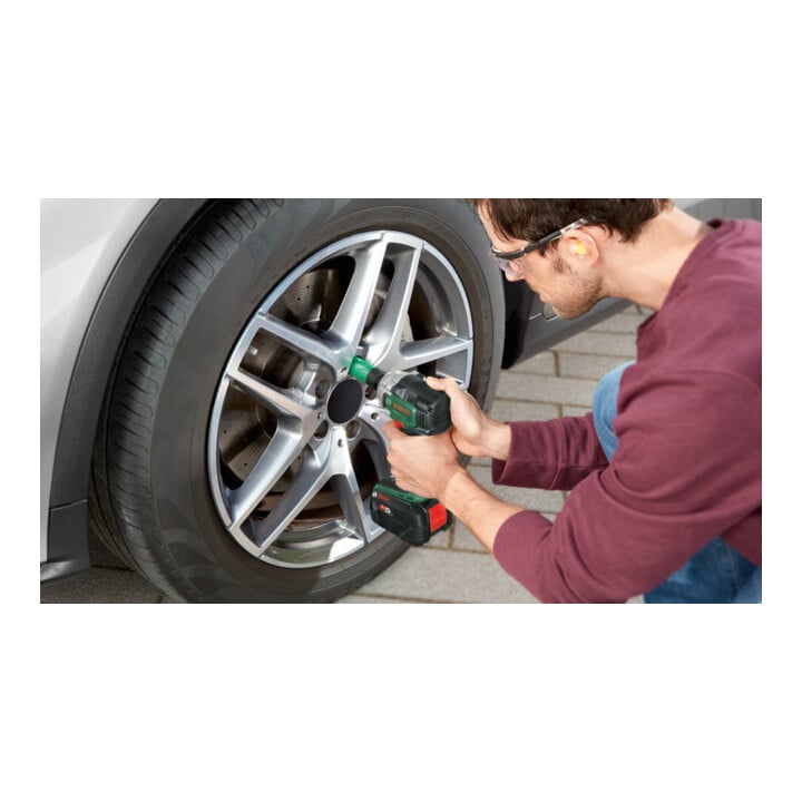 Bosch Akku-Drehschlagschrauber UniversalImpactDrive 18V-350 + 3 x Steckschlüssel