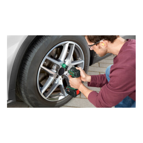 Bosch Akku-Drehschlagschrauber UniversalImpactDrive 18V-350 + 3 x Steckschlüssel