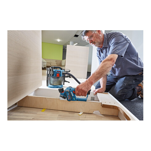 Bosch Akku-Hobel GHO 12V-20 mit 2 x 3,0 Ah Li-Ion Akku L-BOXX