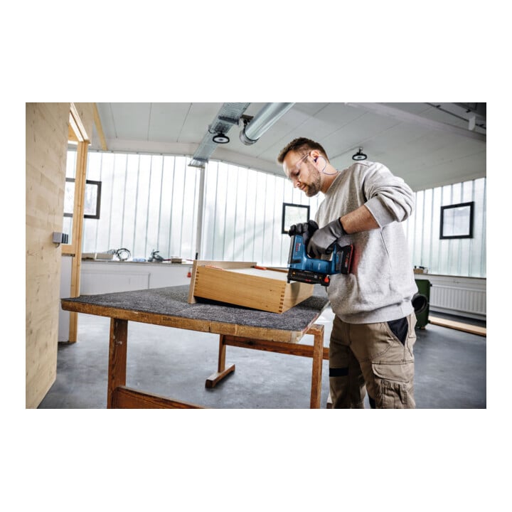 Bosch Akku-Holznagler GNH 18V-35 in L-BOXX (solo; L)