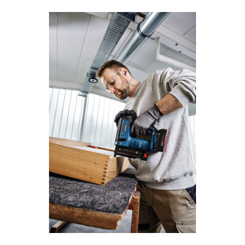 Bosch Akku-Holznagler GNH 18V-35 in L-BOXX (solo; L)