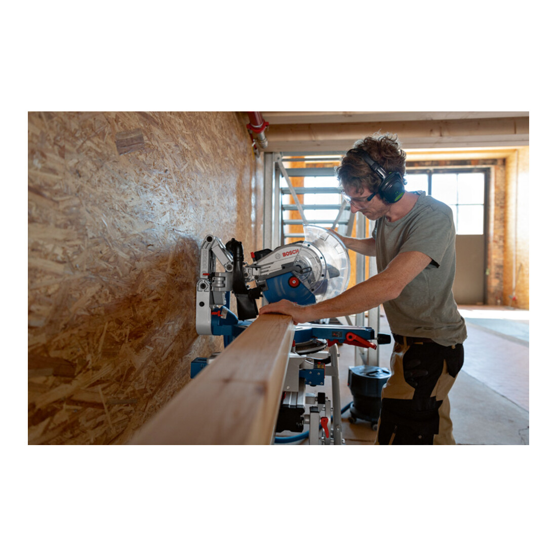 Bosch Akku-Kapp- und Gehrungssäge BITURBO GCM18V-305 GDC