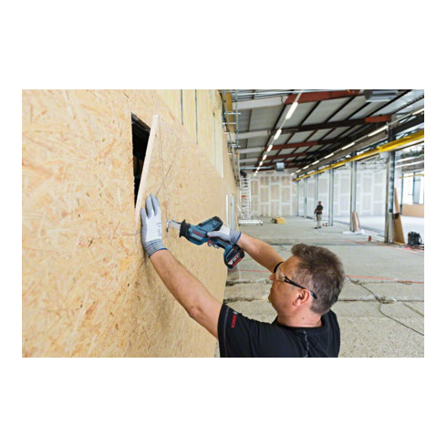 Bosch Akku-Säbelsäge GSA 18 V-LI C mit 2 x 5,0 Ah Li-Ion Akku L-BOXX