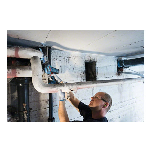 Bosch Akku-Säbelsäge GSA 18 V-LI C mit 2 x 5,0 Ah Li-Ion Akku L-BOXX