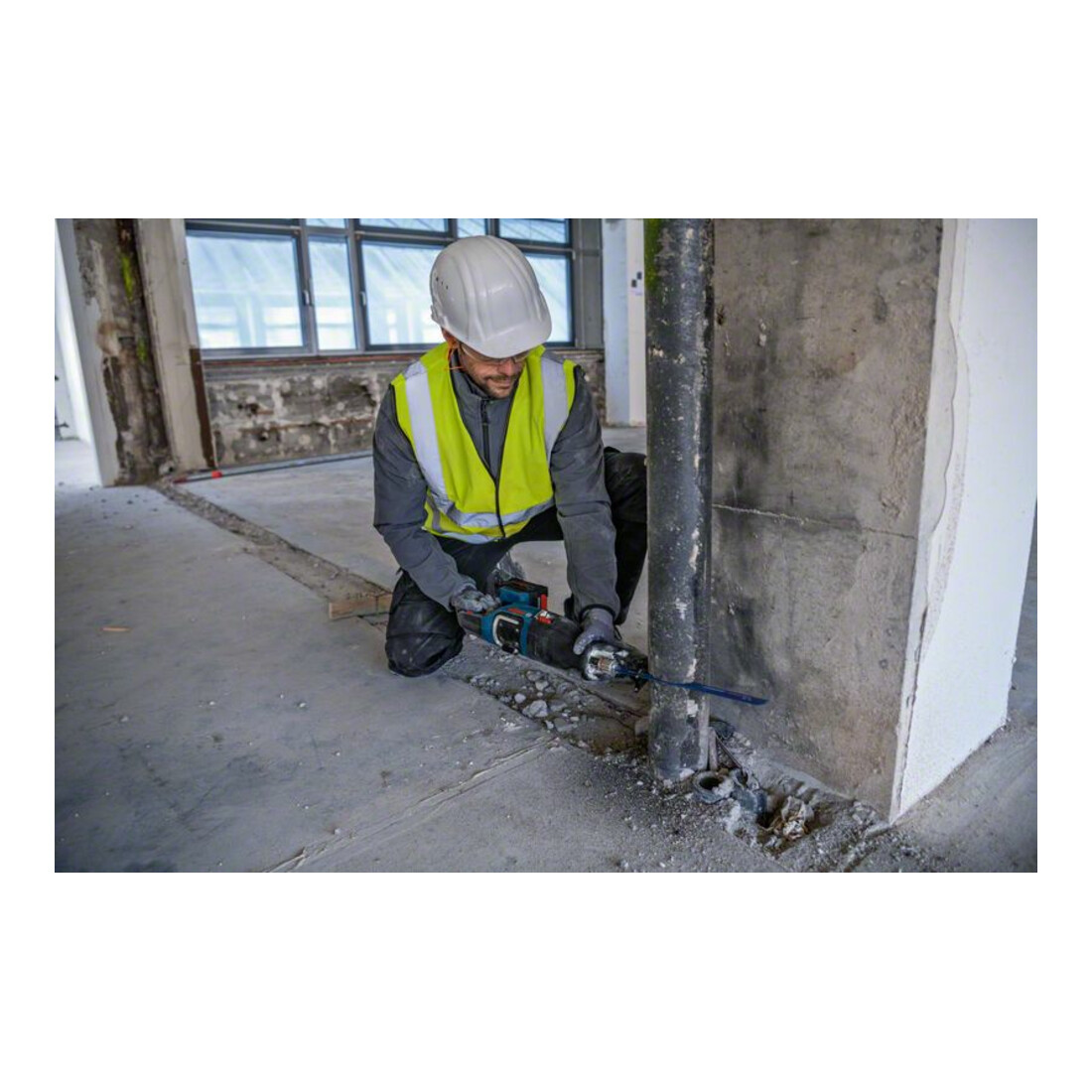 Bosch Akku-Säbelsäge GSA 18V-28, 2 Akku ProCORE18V 5.5Ah, Ladegerät u. L-BOXX