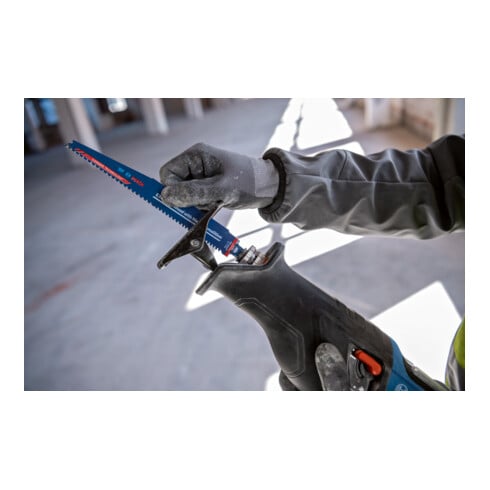 Bosch Akku-Säbelsäge GSA 18V-28