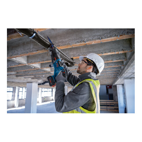 Bosch Akku-Säbelsäge GSA 18V-28 mit L-BOXX